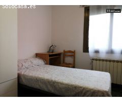 Acogedora habitación en apartamento de 3 dormitorios en Cerdanyola del Vallès.