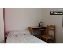 Acogedora habitación en apartamento de 3 dormitorios en Cerdanyola del Vallès.
