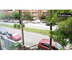 Acogedora habitación en apartamento de 3 dormitorios en Cerdanyola del Vallès.