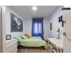 Habitación ordenada en el apartamento de 3 dormitorios en Rascanya