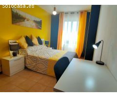 Amplia habitación en alquiler en apartamento de 5 dormitorios en Alcalá.