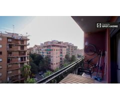 Amplio apartamento de 2 dormitorios con balcón en alquiler cerca del metro en La Saïda