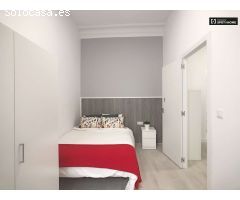 Acogedora habitación en piso de 10 habitaciones en Malasanña, Madrid