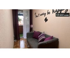 Encantadora habitación en apartamento de 5 dormitorios en Alcalá de Henares