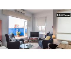 Soleado apartamento de 3 dormitorios con hermosa terraza en alquiler cerca del metro en Patraix