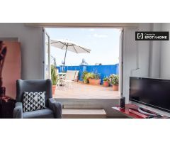 Soleado apartamento de 3 dormitorios con hermosa terraza en alquiler cerca del metro en Patraix