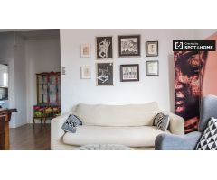 Soleado apartamento de 3 dormitorios con hermosa terraza en alquiler cerca del metro en Patraix