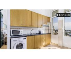 Moderno apartamento de 3 dormitorios en alquiler cerca del mar en Poblats Marítims