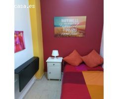 Habitación en apartamento de 6 dormitorios en Alcalá de Henares, Madrid.