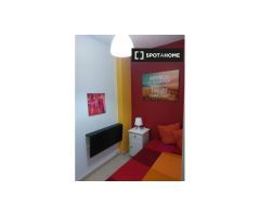 Habitación en apartamento de 6 dormitorios en Alcalá de Henares, Madrid.