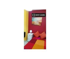 Habitación en apartamento de 6 dormitorios en Alcalá de Henares, Madrid.