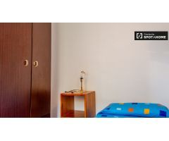 Acogedora habitación con cama individual en alquiler en San Blas.