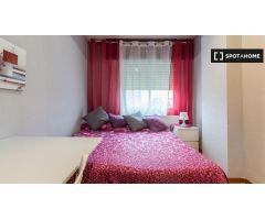 Maravillosa habitación en alquiler en apartamento de 6 dormitorios en Alcalá de Henares