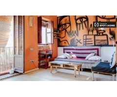 Apartamento con carácter con balcón en alquiler en la histórica Ciutat Vella