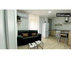 Moderno apartamento de 3 dormitorios en alquiler cerca de la playa en Poblats Marítims