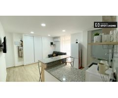 Moderno apartamento de 3 dormitorios en alquiler cerca de la playa en Poblats Marítims