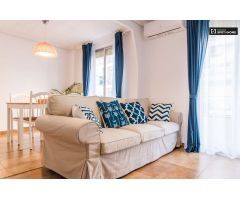 Elegante apartamento de 2 dormitorios con terraza en alquiler en En Corts