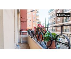 Elegante apartamento de 2 dormitorios con terraza en alquiler en En Corts