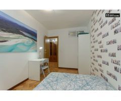 Bonita habitación en alquiler en apartamento de 6 dormitorios, Alcalá de Henares