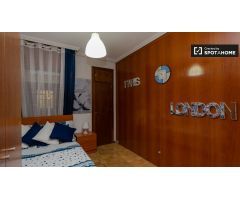 Moderna habitación en alquiler en apartamento de 6 dormitorios, Alcalá de Henares