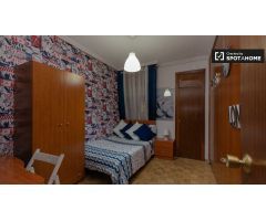 Moderna habitación en alquiler en apartamento de 6 dormitorios, Alcalá de Henares
