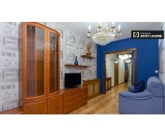 Moderna habitación en alquiler en apartamento de 6 dormitorios, Alcalá de Henares