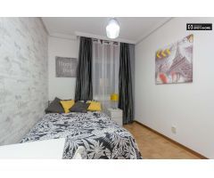 Preciosa habitación en alquiler en piso de 6 dormitorios, Alcalá de Henares