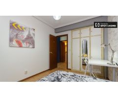 Preciosa habitación en alquiler en piso de 6 dormitorios, Alcalá de Henares