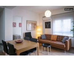 Encantador apartamento de 3 dormitorios con balcón en alquiler cerca del metro en Camins al Grau
