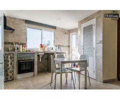 Apartamento de 4 dormitorios en alquiler en Ciutat Vella