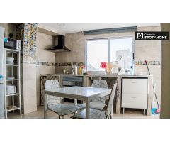 Apartamento de 4 dormitorios en alquiler en Ciutat Vella
