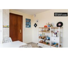 Apartamento de 4 dormitorios en alquiler en Ciutat Vella