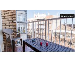 Apartamento de 4 dormitorios en alquiler en Ciutat Vella