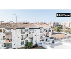 Apartamento de 4 dormitorios en alquiler en Ciutat Vella