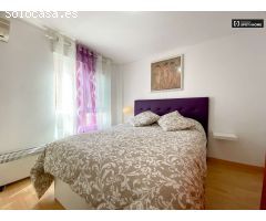 Habitación luminosa en alquiler en apartamento de 3 dormitorios en Poblats Marítims