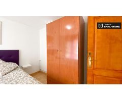 Habitación luminosa en alquiler en apartamento de 3 dormitorios en Poblats Marítims
