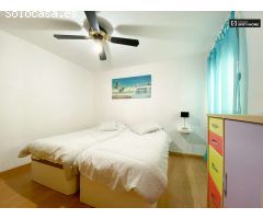 Elegante habitación en alquiler en apartamento de 3 dormitorios en Poblats Marítims