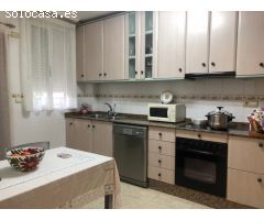 MARAVILLO DÚPLEX DE 4 DORM, 2 BAÑOS, 240M2, A TAN SOLO 2 MIN DE ORIHUELA, PARA ENTRAR A VIVIR..