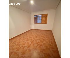 ESTUPENDA CASA CON PARCELA DE 4 DORM,  AGUA Y LUZ EN DESAMPARADOS, SEMI-NUEVA..¡HAGA SU OFERTA!!