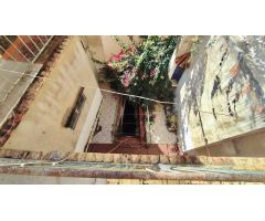 ESTUPENDO EDIFICIO EN EL CENTRO DE ORIHUELA DE DOS PLANTAS CON TERRAZA, MUY ECONÓMICO ¡¡VISITELO!!