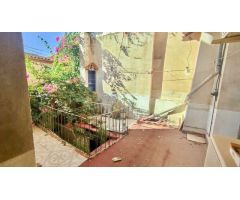 ESTUPENDO EDIFICIO EN EL CENTRO DE ORIHUELA DE DOS PLANTAS CON TERRAZA, MUY ECONÓMICO ¡¡VISITELO!!