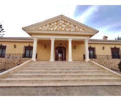 VILLA DE LUJO A TAN SOLO 30 MIN DE LA PLAYA  CON PARCELA DE 13627M2, PISCINA CLIMATIZADA..VISITELA!!