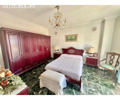 Chalet a tan solo 5 min de Orihuela, para vivir. Muy amplio, con garaje, terraza ¡Visitelo!!