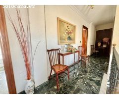 Chalet a tan solo 5 min de Orihuela, para vivir. Muy amplio, con garaje, terraza ¡Visitelo!!