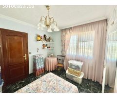 Chalet a tan solo 5 min de Orihuela, para vivir. Muy amplio, con garaje, terraza ¡Visitelo!!