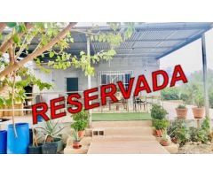 ESTUPENDA VIVIENDA DE RECREO CON UNA GRAN PISCINA, DISPONE DE UN SALÓN AMPLIO, UN BAÑO, PORCHE...