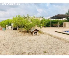 ESTUPENDA VIVIENDA DE RECREO CON UNA GRAN PISCINA, DISPONE DE UN SALÓN AMPLIO, UN BAÑO, PORCHE...