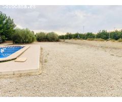 ESTUPENDA VIVIENDA DE RECREO CON UNA GRAN PISCINA, DISPONE DE UN SALÓN AMPLIO, UN BAÑO, PORCHE...