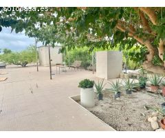 ESTUPENDA VIVIENDA DE RECREO CON UNA GRAN PISCINA, DISPONE DE UN SALÓN AMPLIO, UN BAÑO, PORCHE...