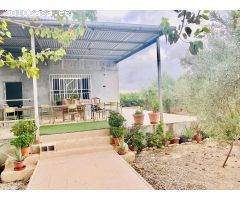 ESTUPENDA VIVIENDA DE RECREO CON UNA GRAN PISCINA, DISPONE DE UN SALÓN AMPLIO, UN BAÑO, PORCHE...